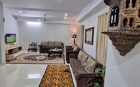 Three Bed Attached Bath Netflix Wifi Smart Tv Parking Wfh Desk
