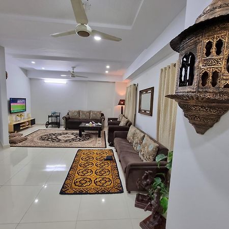 Three Bed Attached Bath Netflix Wifi Smart Tv Parking Wfh Desk Apartment Islamabad Exterior photo