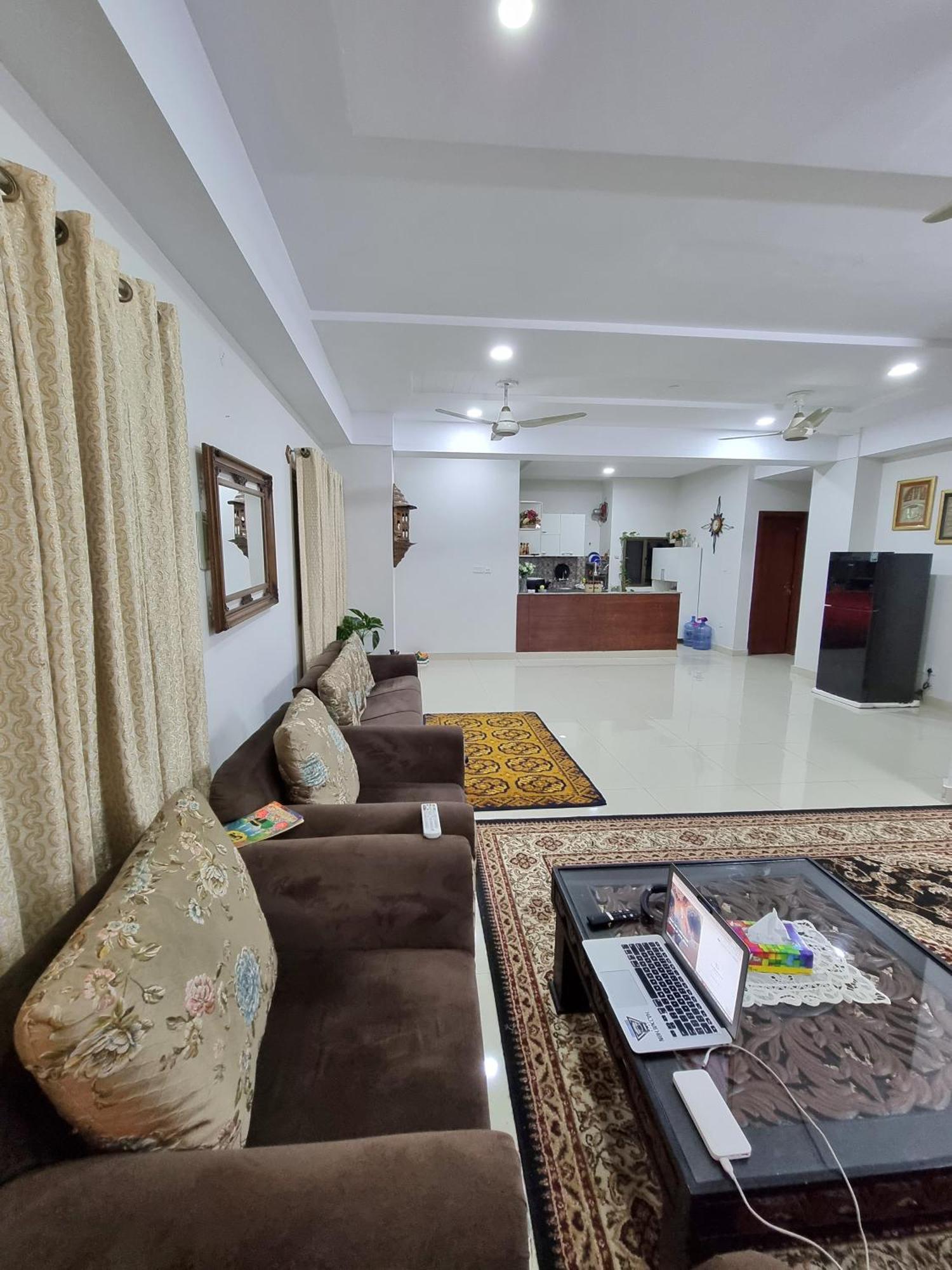 Three Bed Attached Bath Netflix Wifi Smart Tv Parking Wfh Desk Apartment Islamabad Exterior photo