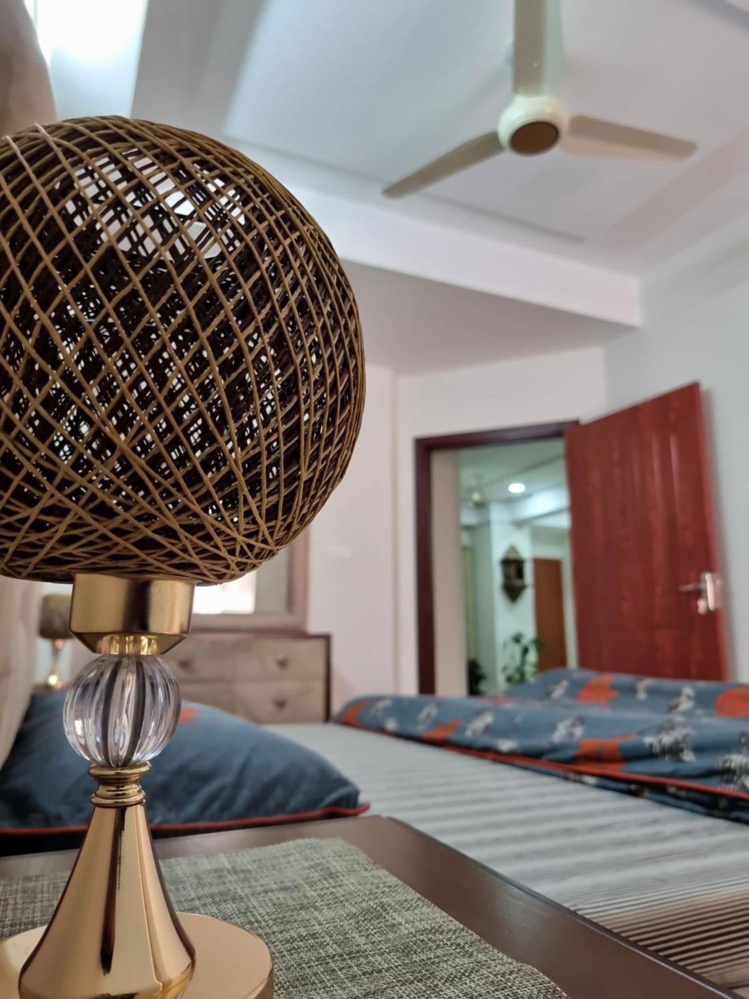Three Bed Attached Bath Netflix Wifi Smart Tv Parking Wfh Desk Apartment Islamabad Exterior photo
