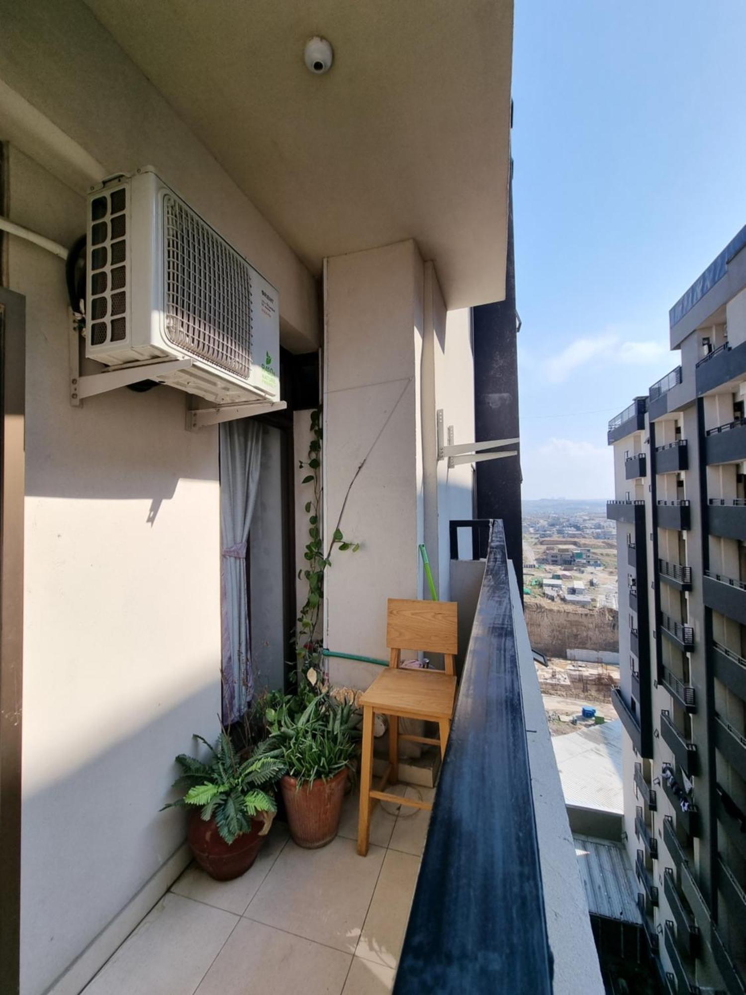 Three Bed Attached Bath Netflix Wifi Smart Tv Parking Wfh Desk Apartment Islamabad Exterior photo