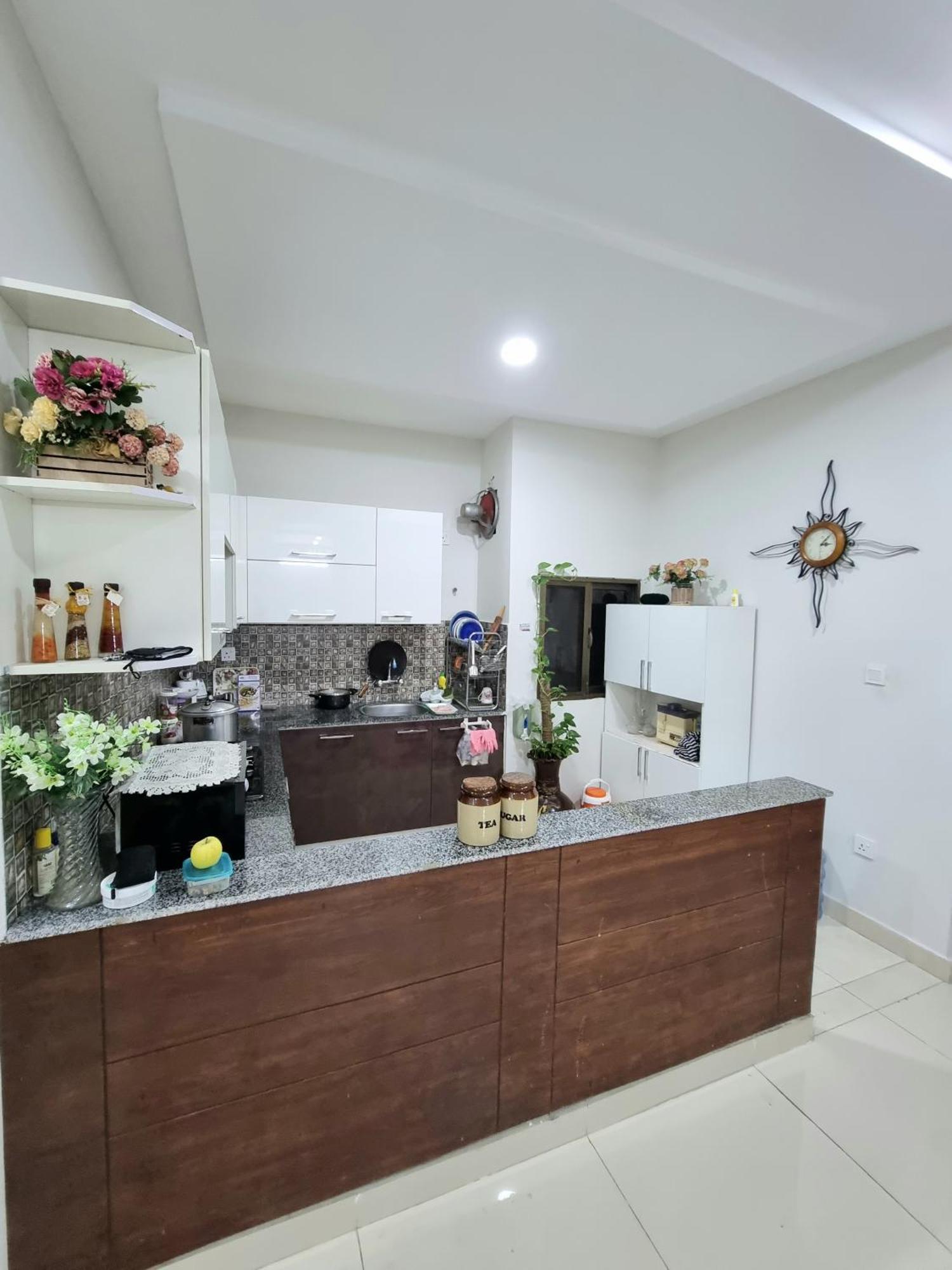Three Bed Attached Bath Netflix Wifi Smart Tv Parking Wfh Desk Apartment Islamabad Exterior photo
