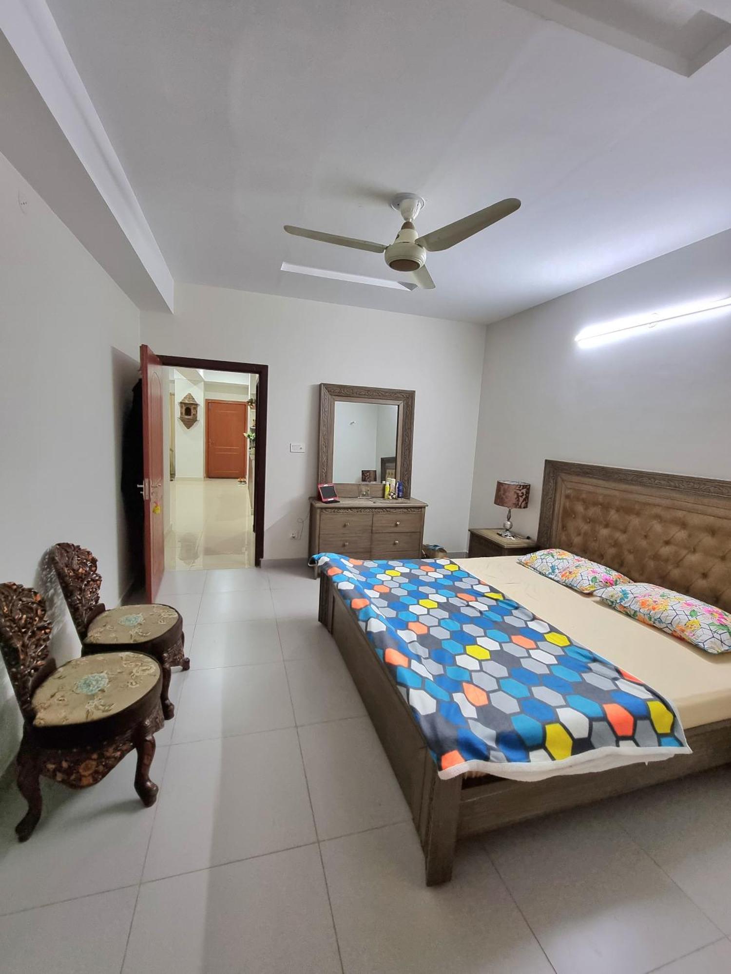 Three Bed Attached Bath Netflix Wifi Smart Tv Parking Wfh Desk Apartment Islamabad Exterior photo